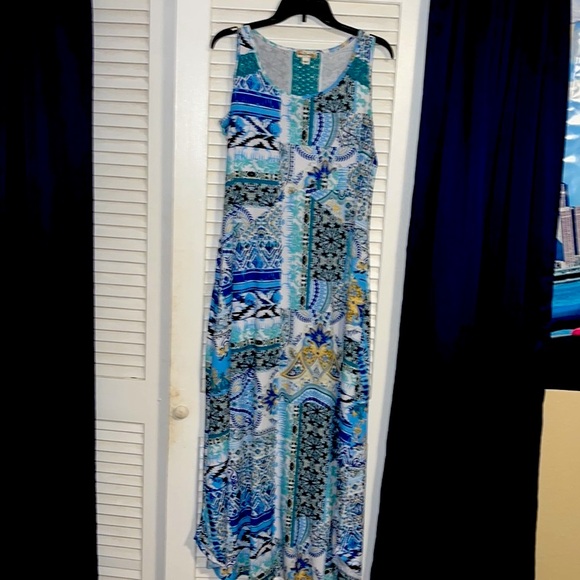 ONE WORLD Dresses & Skirts - One world maxi dress with lace on back.